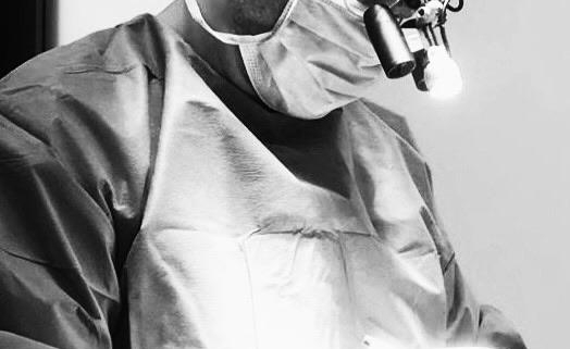 Der plastische Chirurg Dr. Ryssel bei der Arbeit