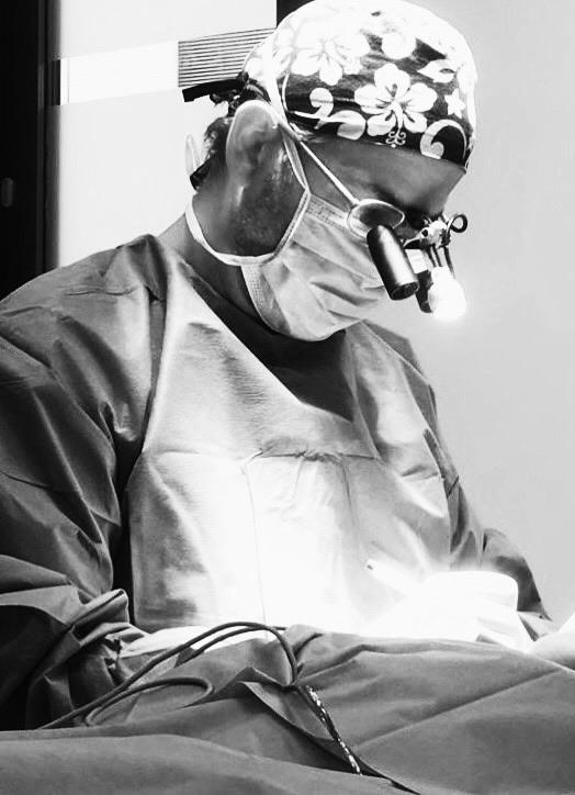 Der plastische Chirurg Dr. Ryssel bei der Arbeit